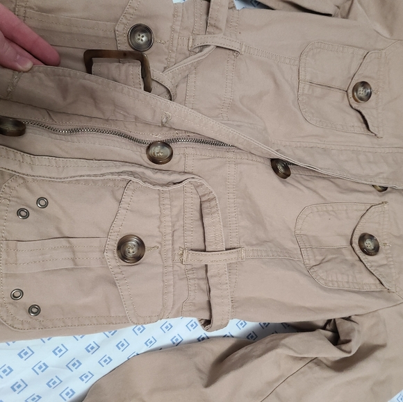 Kakhi Belted jacket with buttons - Picture 2 of 4